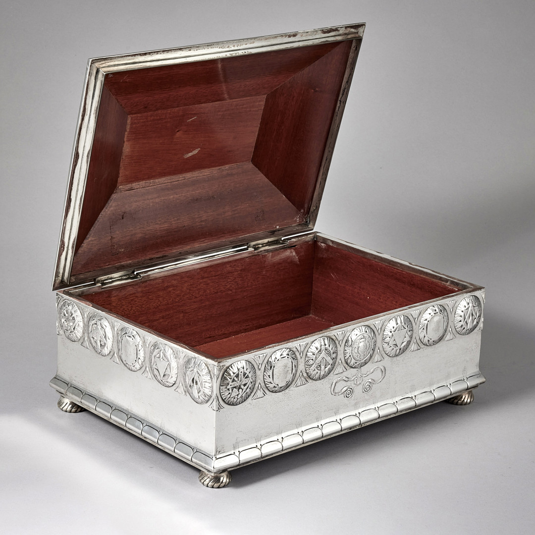 CG HALLBERG. Praktskrin, silver, Stockholm 1909. Jugend.