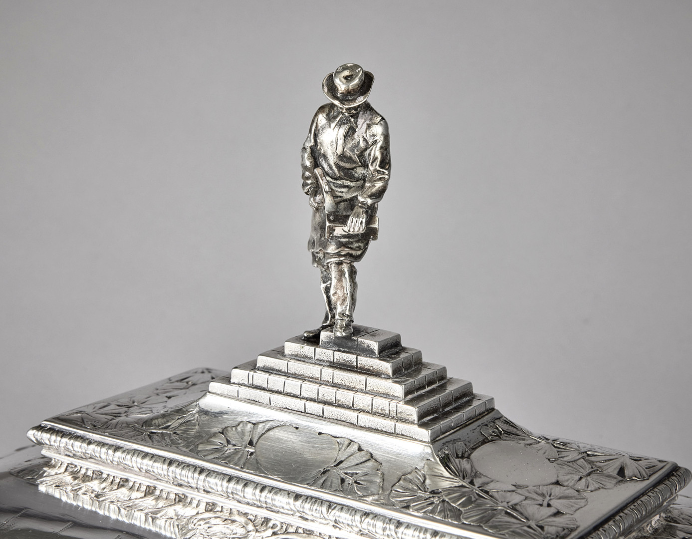 CG HALLBERG. Praktskrin, silver, Stockholm 1909. Jugend.
