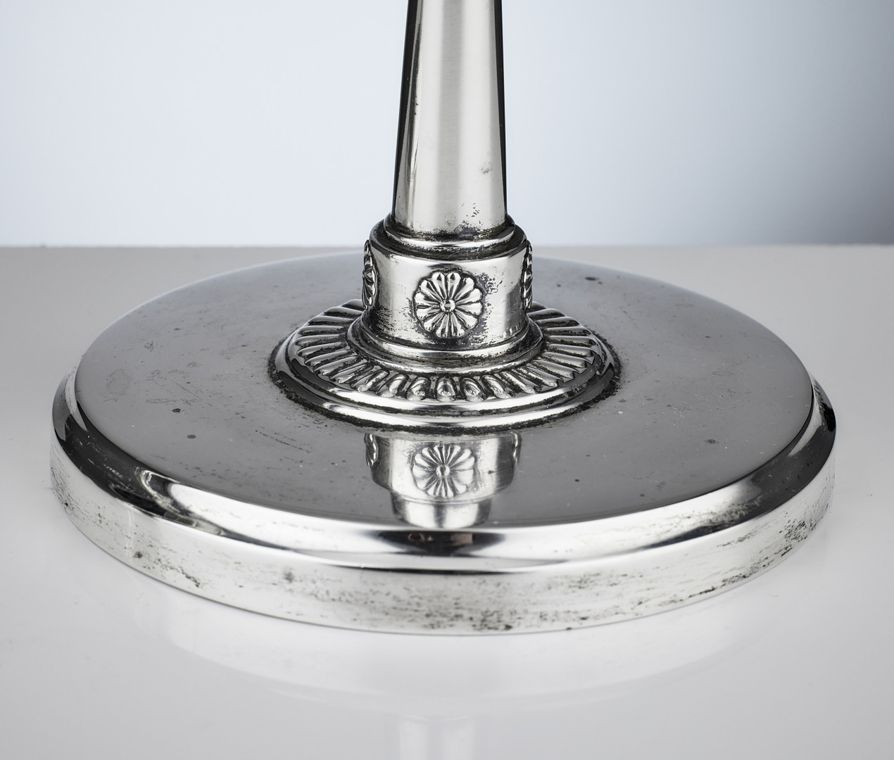 CG HALLBERG. Kandelabrar för två ljus, ett par lika, silver, Stockholm 1929-1936. Swedish Grace.