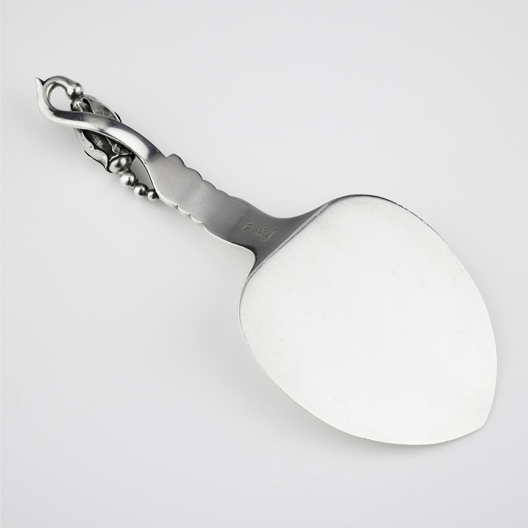 GEORG JENSEN. Sandwichspade, sterlingsilver, Köpenhamn 1933-1944. Magnolia. Design nr 84.