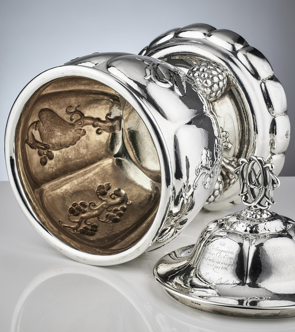 CG HALLBERG. Praktskål med lock, silver, Stockholm 1922. Swedish Grace.