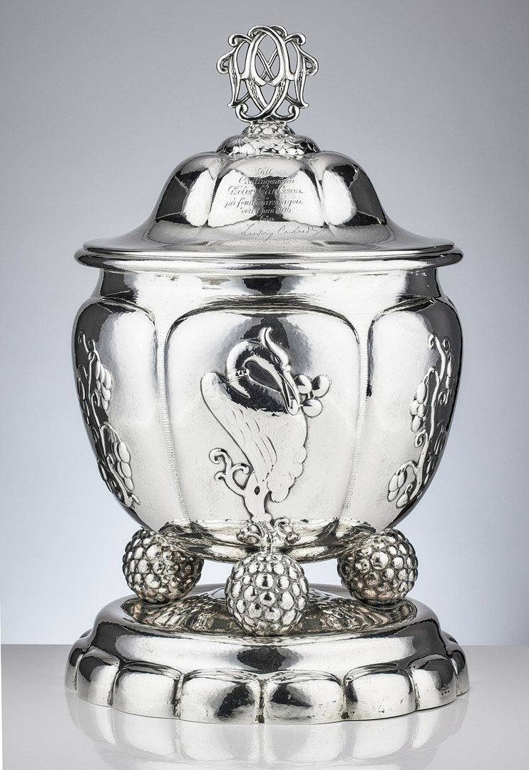 CG HALLBERG. Praktskål med lock, silver, Stockholm 1922. Swedish Grace.