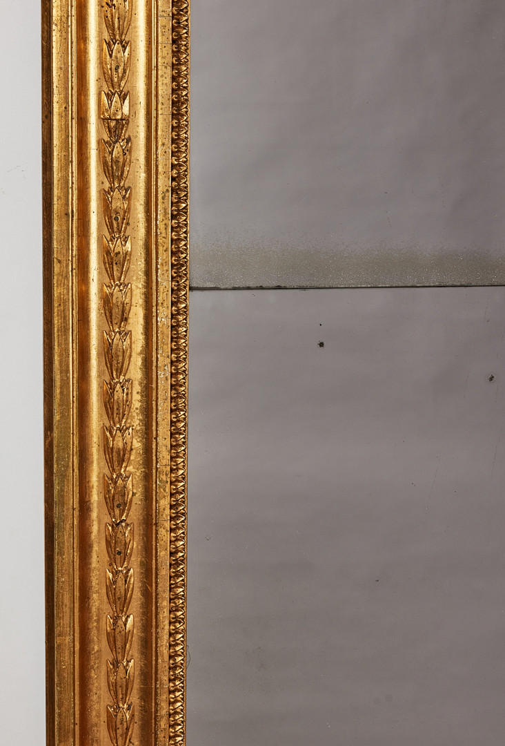 SPEGEL, sengustavianskt stockholmsarbete, omkring 1800, Pehr Ljungs art, träskuren dekor och pastellage, förgylld och bronserad.