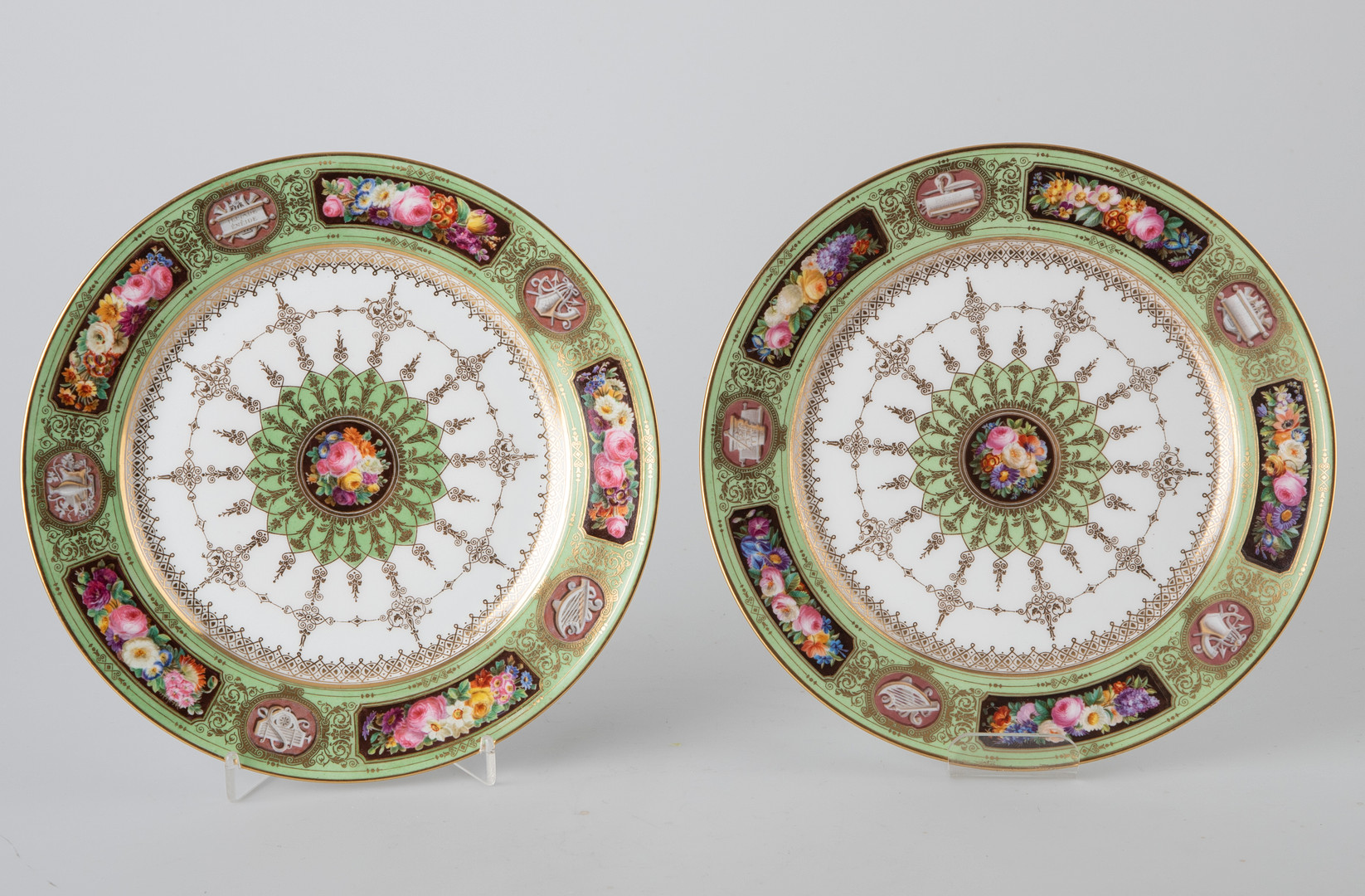 Zwei Paar Teller aus einem Prunk-Service ´DU CHÂTEAU D'EU, POUR LA TABLE DU ROI LOUIS-PHILIPPE `,Sèvres, 1844/46/47.