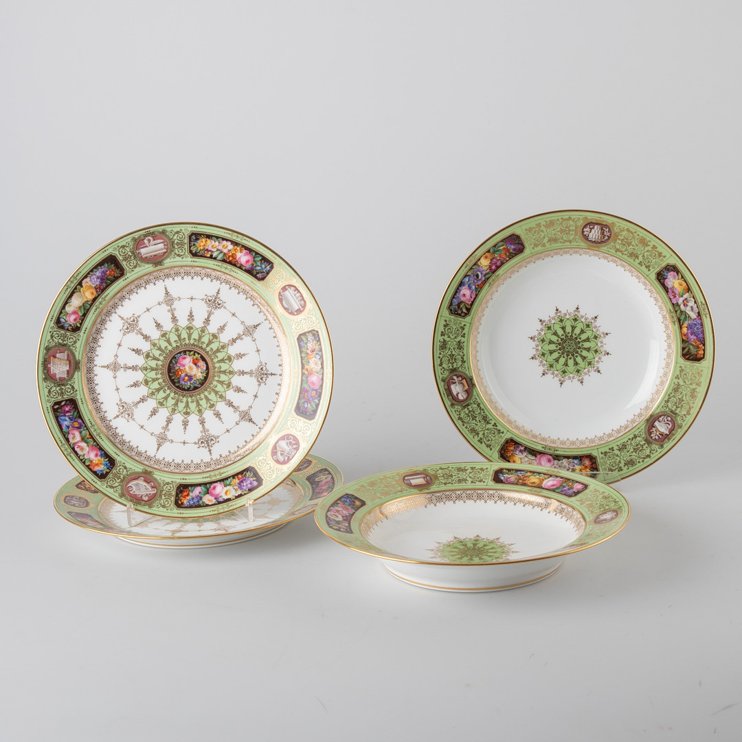 Zwei Paar Teller aus einem Prunk-Service ´DU CHÂTEAU D'EU, POUR LA TABLE DU ROI LOUIS-PHILIPPE `,Sèvres, 1844/46/47.
