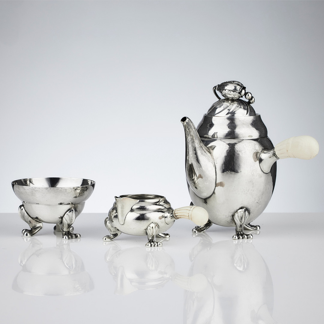 GEORG JENSEN. Miniatyrset, kaffekanna, gräddkanna och sockerskål, sterling silver, Köpenhamn 1933-1944. Design nr 2 H och 77 B.
