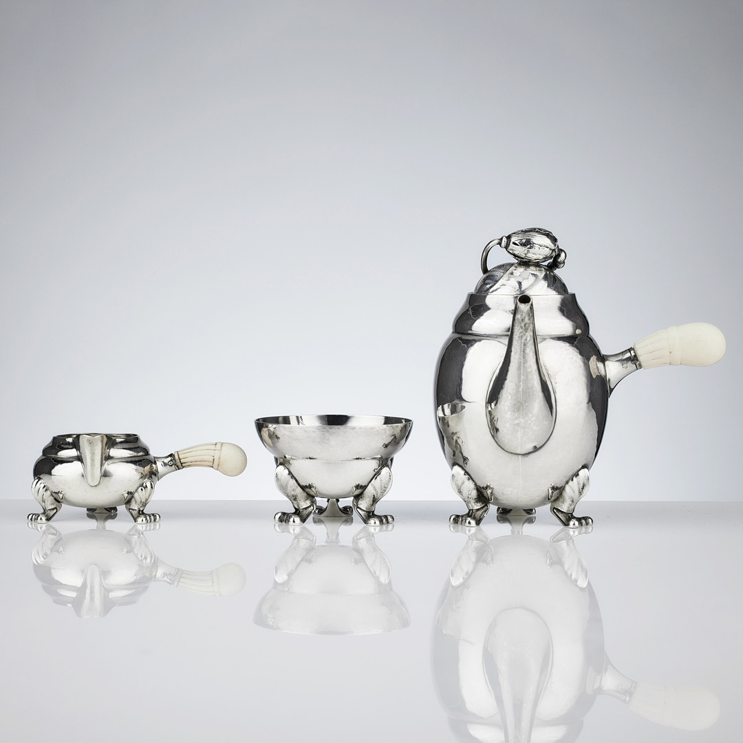 GEORG JENSEN. Miniatyrset, kaffekanna, gräddkanna och sockerskål, sterling silver, Köpenhamn 1933-1944. Design nr 2 H och 77 B.