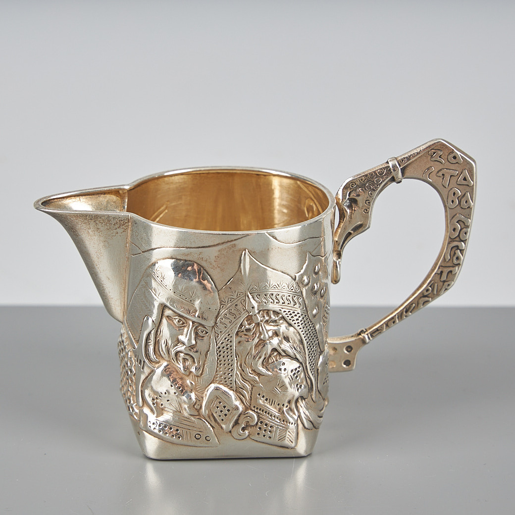 GRÄDDKANNA, silver med Bogatyr dekoration, Mihail Tarasov, Ryssland 1908-17.