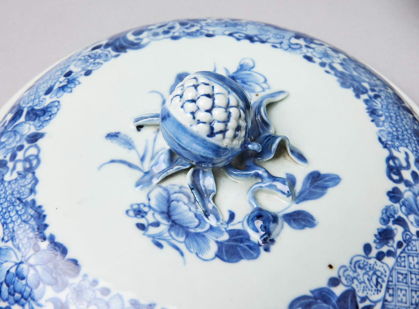 A BLUE AND WHITE TUREEN AND COVER.