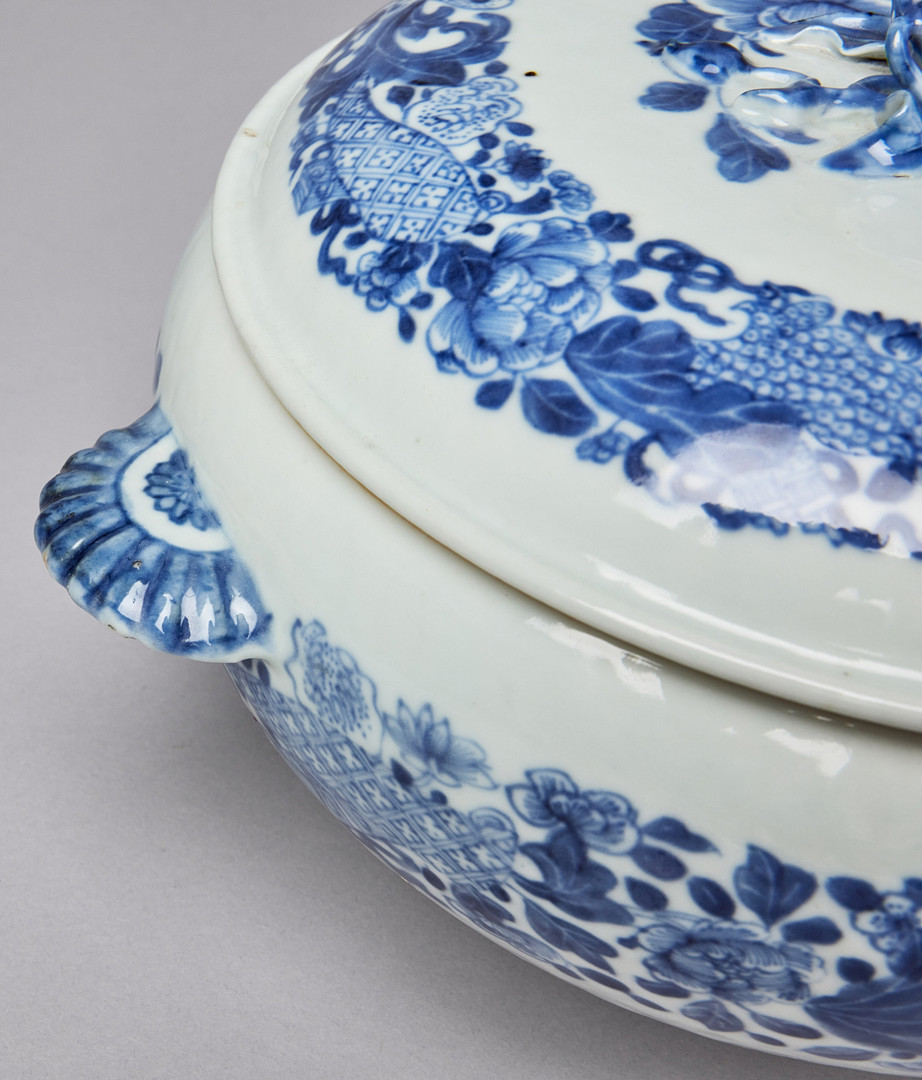A BLUE AND WHITE TUREEN AND COVER.