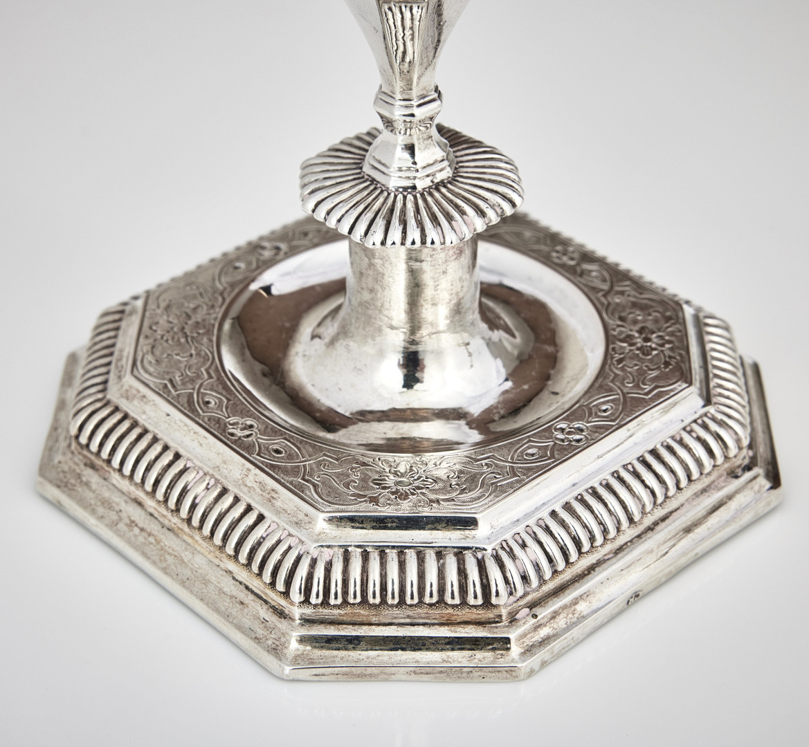 CARL BECK. Ljusstakar, ett par, silver, (verksam i Stockholm 1717‑1736). Senbarock.