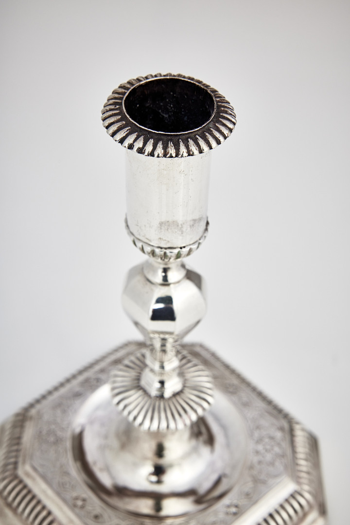 CARL BECK. Ljusstakar, ett par, silver, (verksam i Stockholm 1717‑1736). Senbarock.