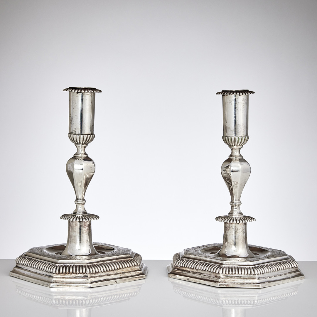 CARL BECK. Ljusstakar, ett par, silver, (verksam i Stockholm 1717‑1736). Senbarock.