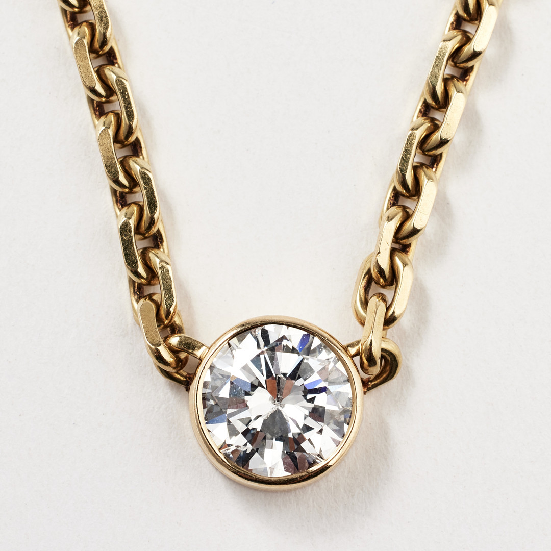 COLLIER, 18 k guld, mittparti med 1 briljantslipad diamant, ca 3,10 ct, kvalitet W(H)/I, ankarlänk.