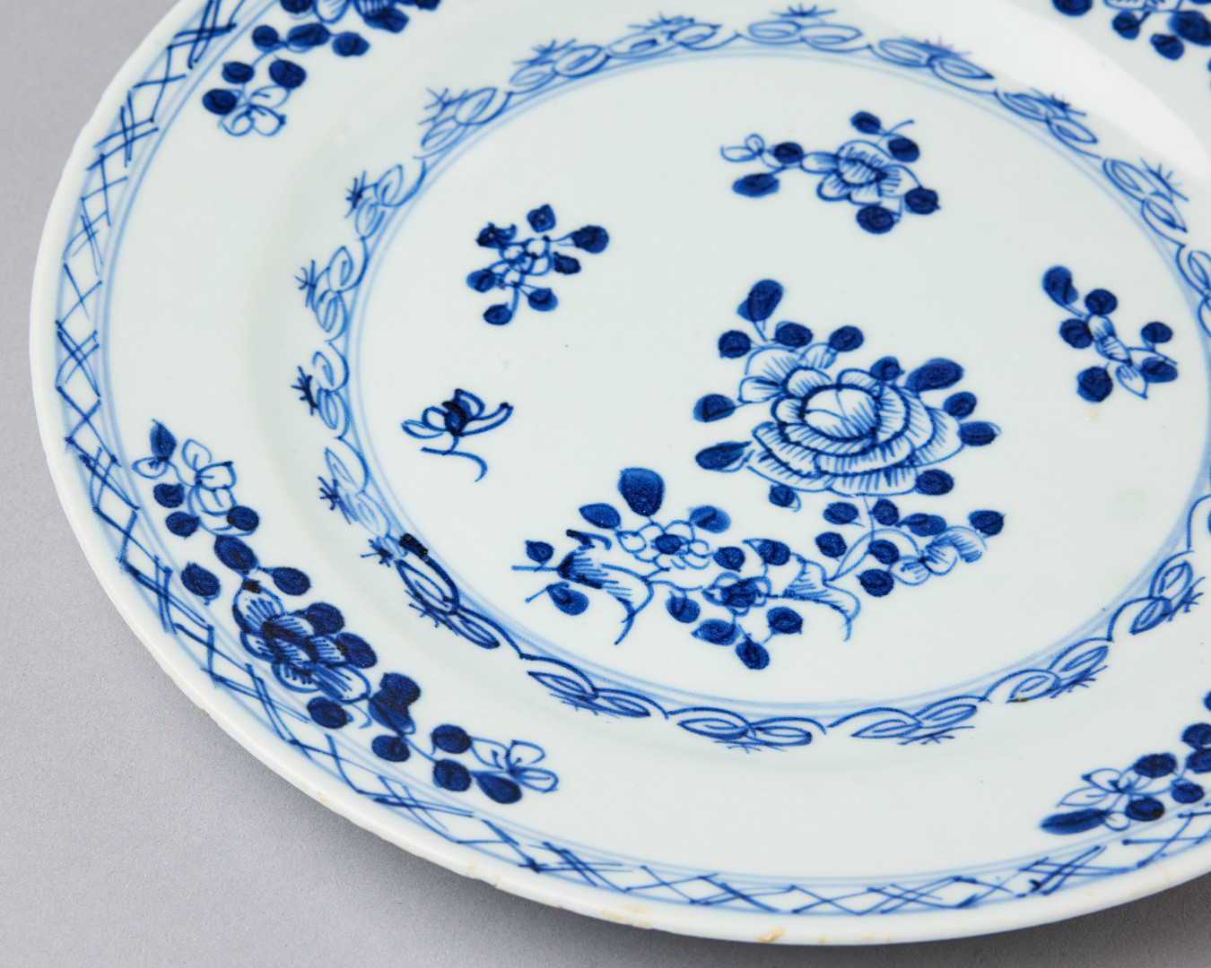 TALLRIKAR, 11 st, porslin, Kina, Qianlong (1736-1795), varierande dekor i underglasyrblått.