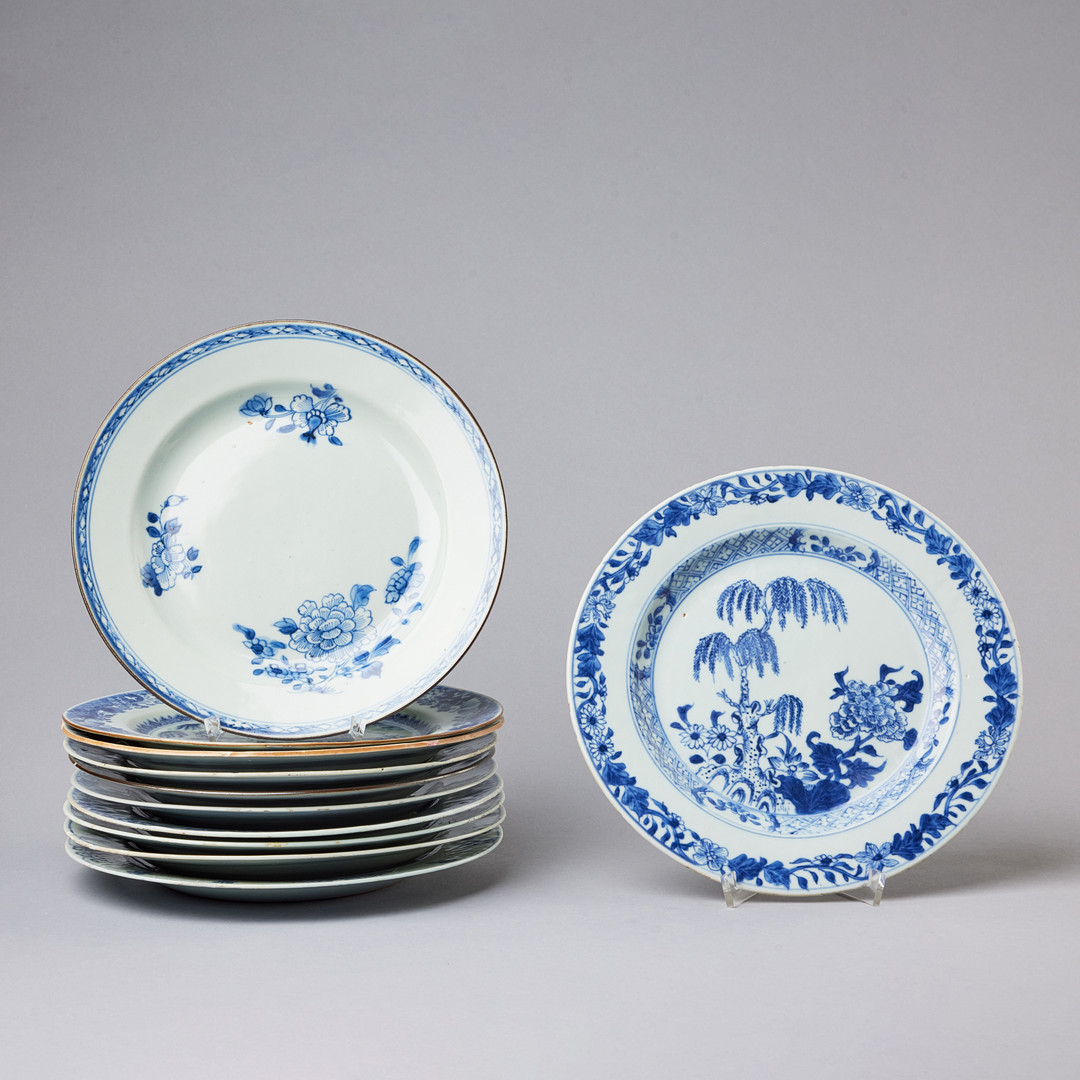 TALLRIKAR, 11 st, porslin, Kina, Qianlong (1736-1795), varierande dekor i underglasyrblått.