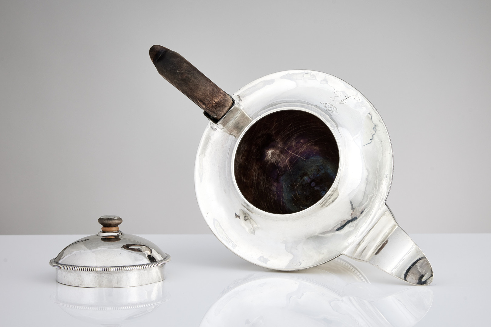 ADOLF ZETHELIUS. Tekanna, silver, Stockholm 1812. Sengustaviansk.