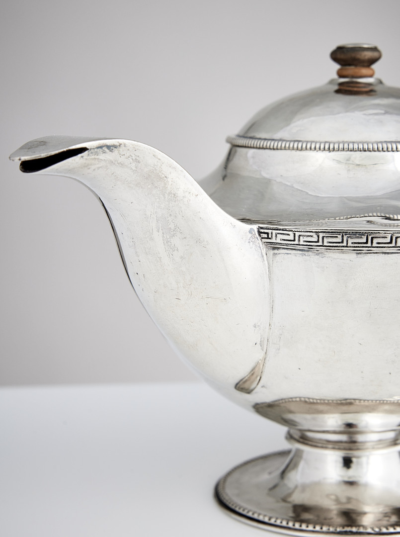ADOLF ZETHELIUS. Tekanna, silver, Stockholm 1812. Sengustaviansk.