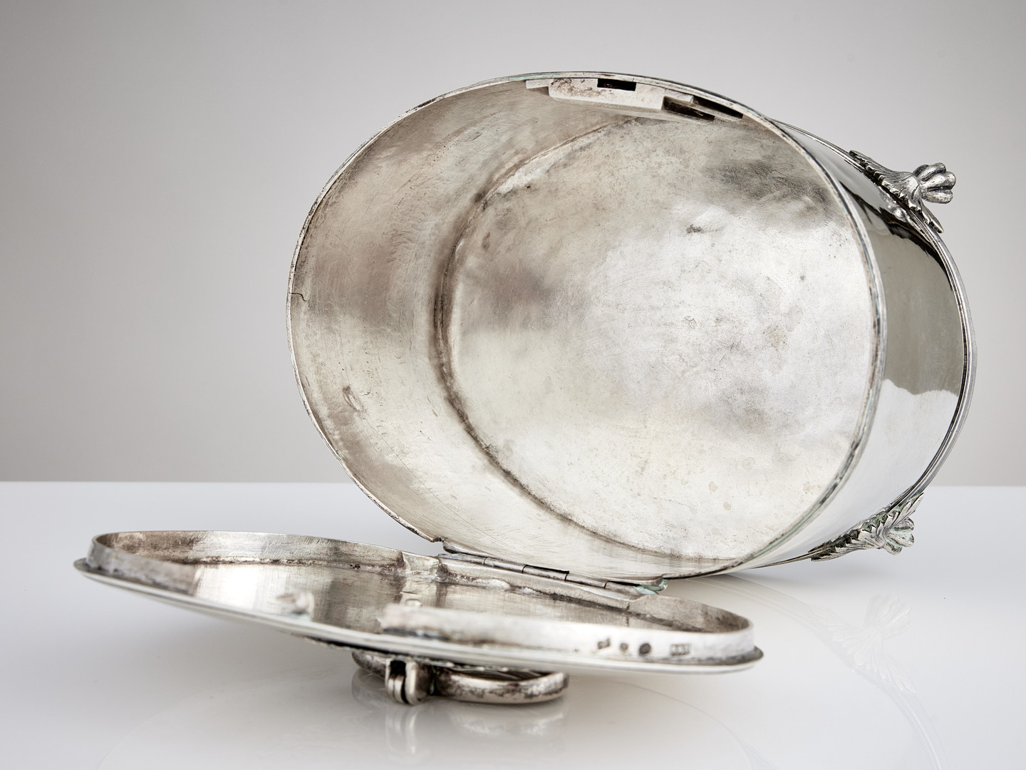 PETTER ADOLF SJÖBERG. Sockerskrin, silver, Stockholm 1812. Sengustavianskt.