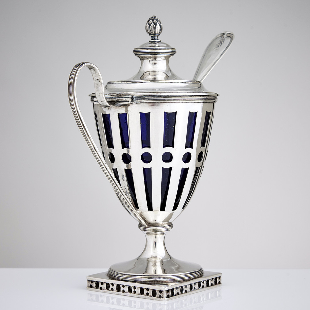 ARVID FLOBERG. Senapskanna, silver och blått glas, Stockholm 1796. Sengustaviansk.