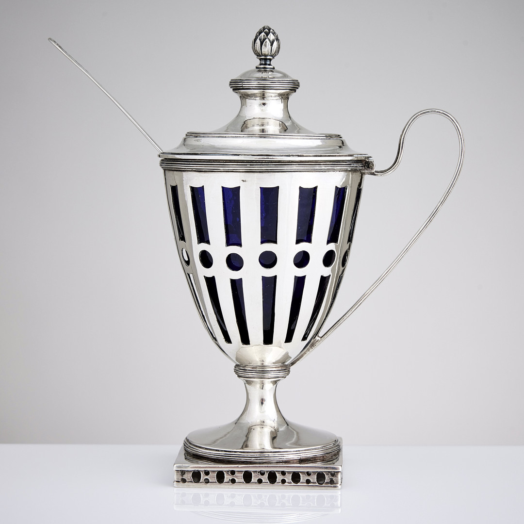 ARVID FLOBERG. Senapskanna, silver och blått glas, Stockholm 1796. Sengustaviansk.