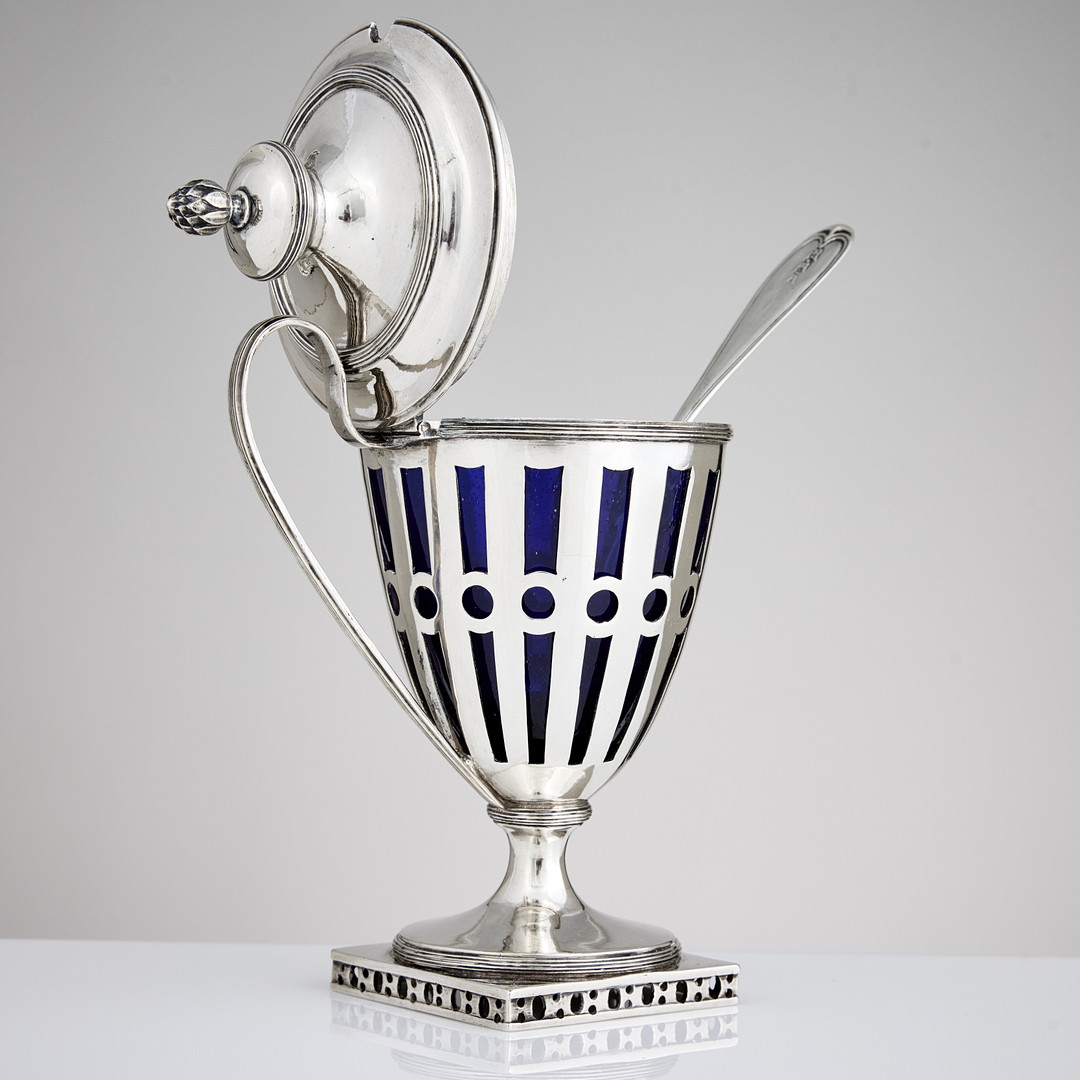 ARVID FLOBERG. Senapskanna, silver och blått glas, Stockholm 1796. Sengustaviansk.