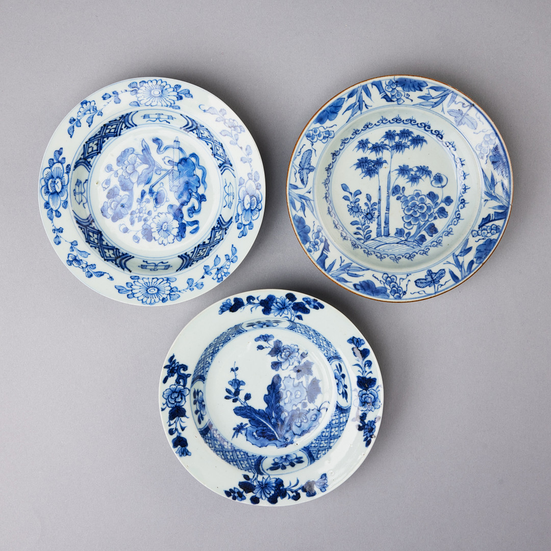 BÄRTALLRIKAR, åtta stycken, porslin, Kina, Qianlong (1736-1795).