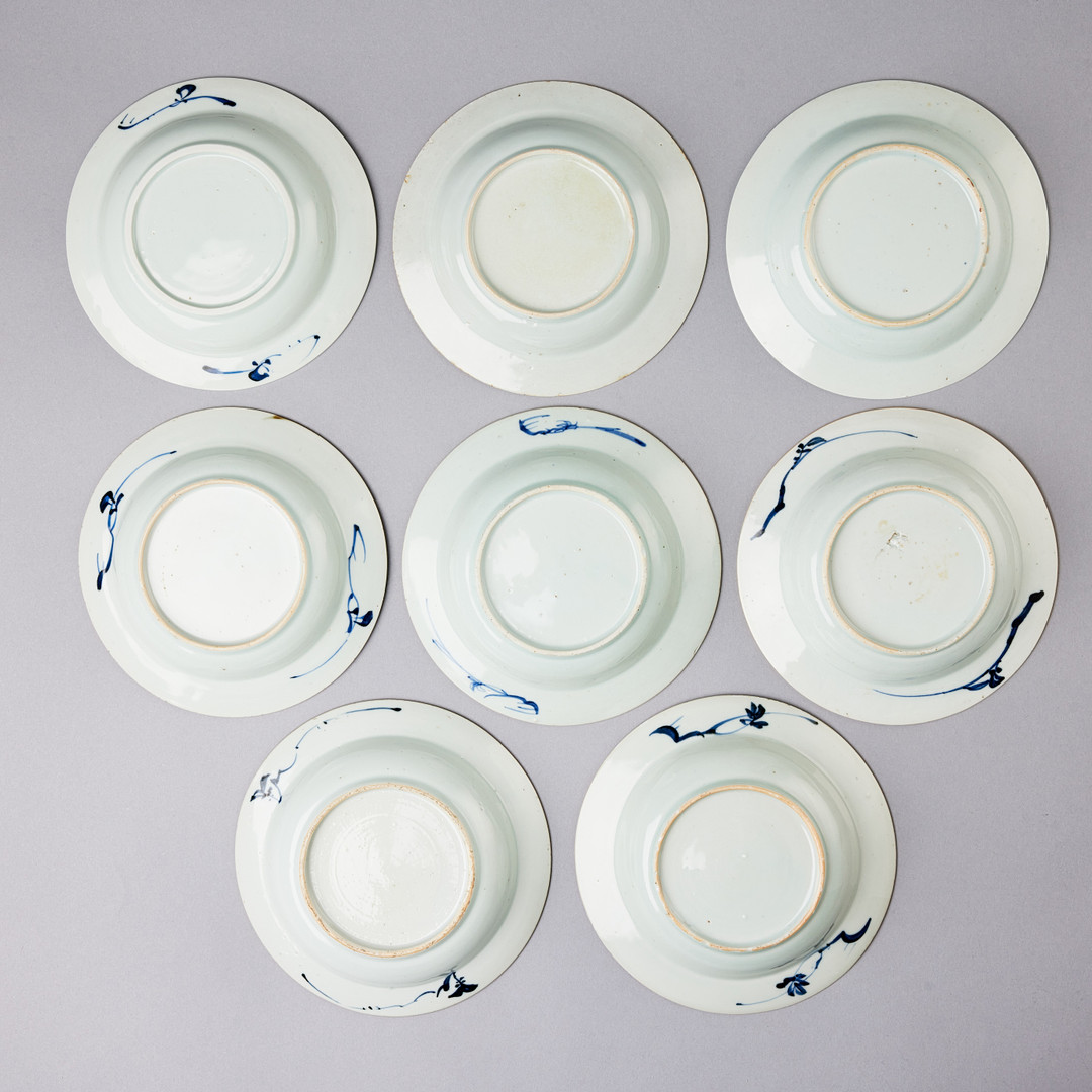 BÄRTALLRIKAR, åtta stycken, porslin, Kina, Qianlong (1736-1795).
