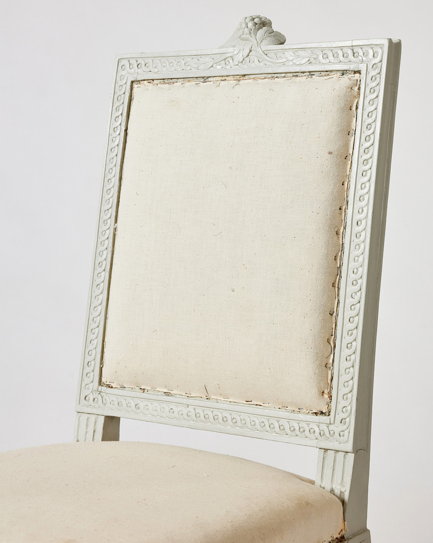 SALSSTOLAR, 12 stycken, gustavianska stockholmsarbeten, varav sex signerade MLB (Melchior Lundberg d.ä., stolmakare i Stockholm 1774-1812/16).