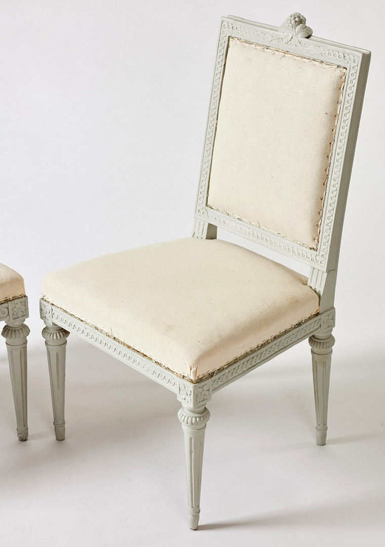 SALSSTOLAR, 12 stycken, gustavianska stockholmsarbeten, varav sex signerade MLB (Melchior Lundberg d.ä., stolmakare i Stockholm 1774-1812/16).