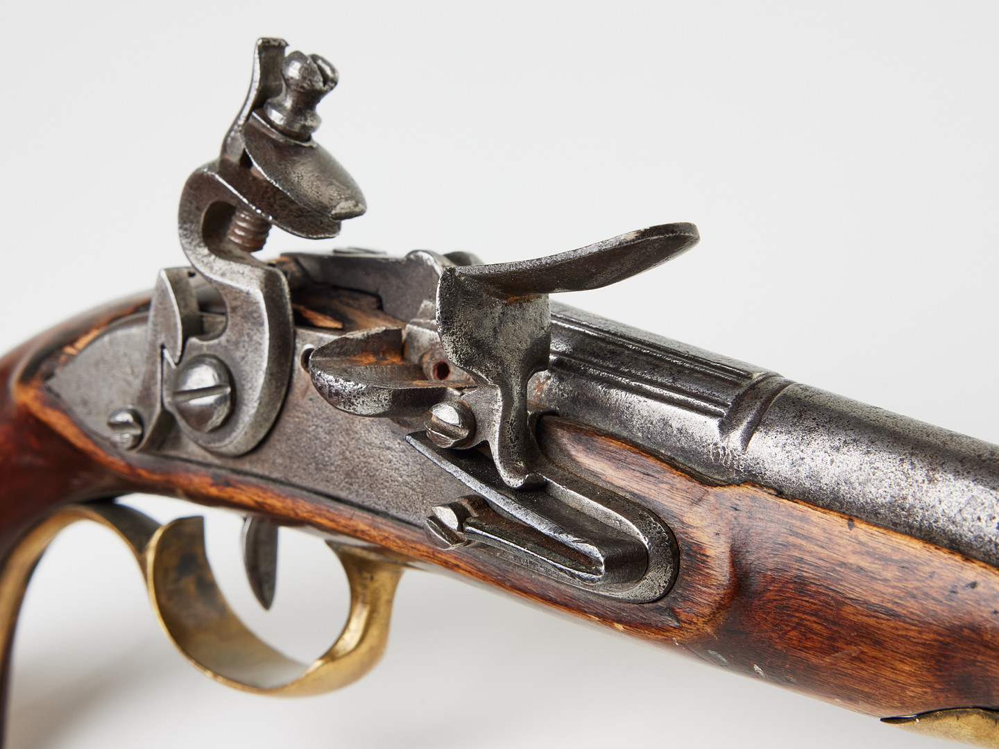 FLINTLÅSPISTOL, faktoriarbete, sannolikt Husqvarna, sent 1700-tal/tidigt 1800-tal.