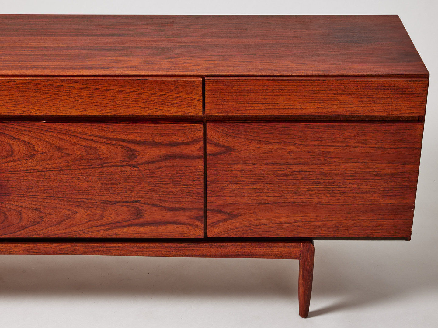 IB KOFOD-LARSEN. Sideboard, Faarup Möbelfabrik, Danmark 1960-tal, jakaranda.