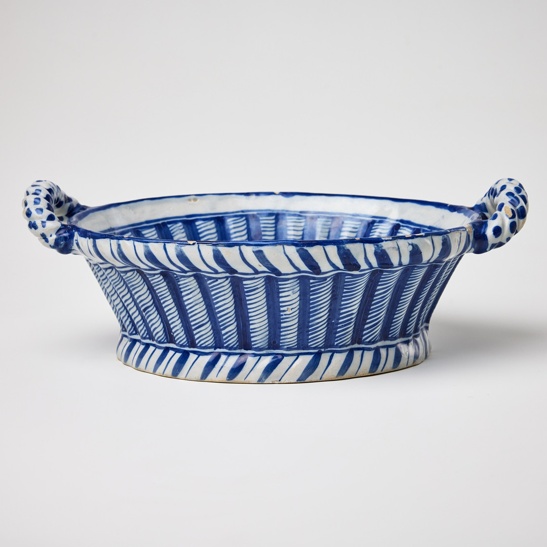 JARDINIÈRE, fajans, Danmark, Köpenhamn, Stora Kongensgade Porslinsfabrik (1722-1770).