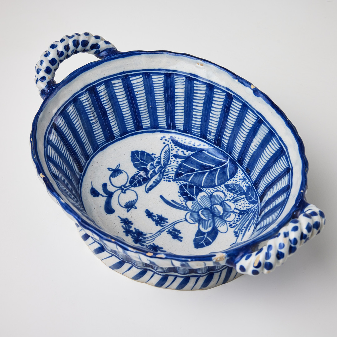 JARDINIÈRE, fajans, Danmark, Köpenhamn, Stora Kongensgade Porslinsfabrik (1722-1770).