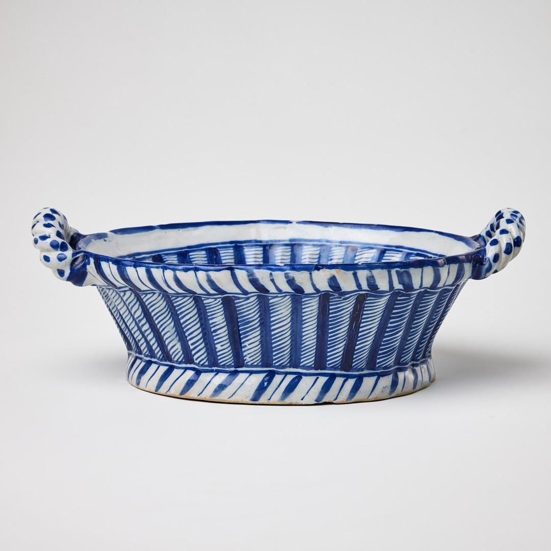 JARDINIÈRE, fajans, Danmark, Köpenhamn, Stora Kongensgade Porslinsfabrik (1722-1770).
