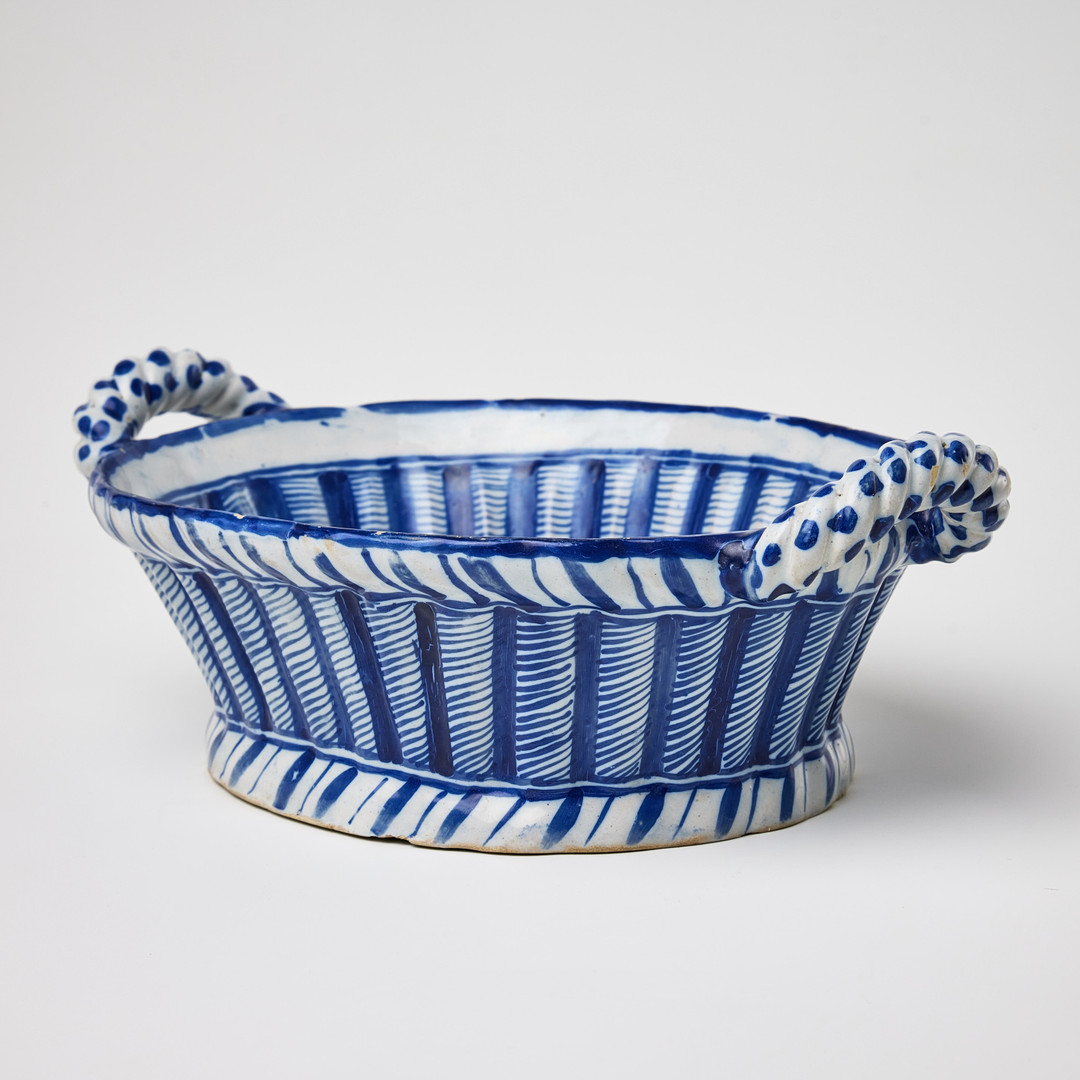 JARDINIÈRE, fajans, Danmark, Köpenhamn, Stora Kongensgade Porslinsfabrik (1722-1770).