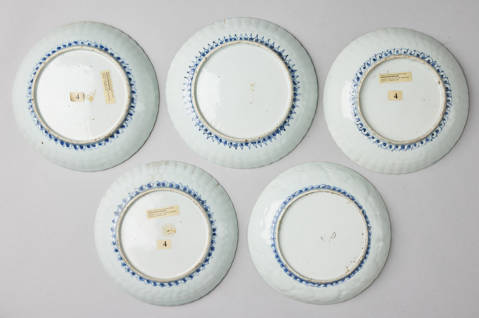 FIVE MOULDED BLUE AND WHITE SAUCER DISHES.
