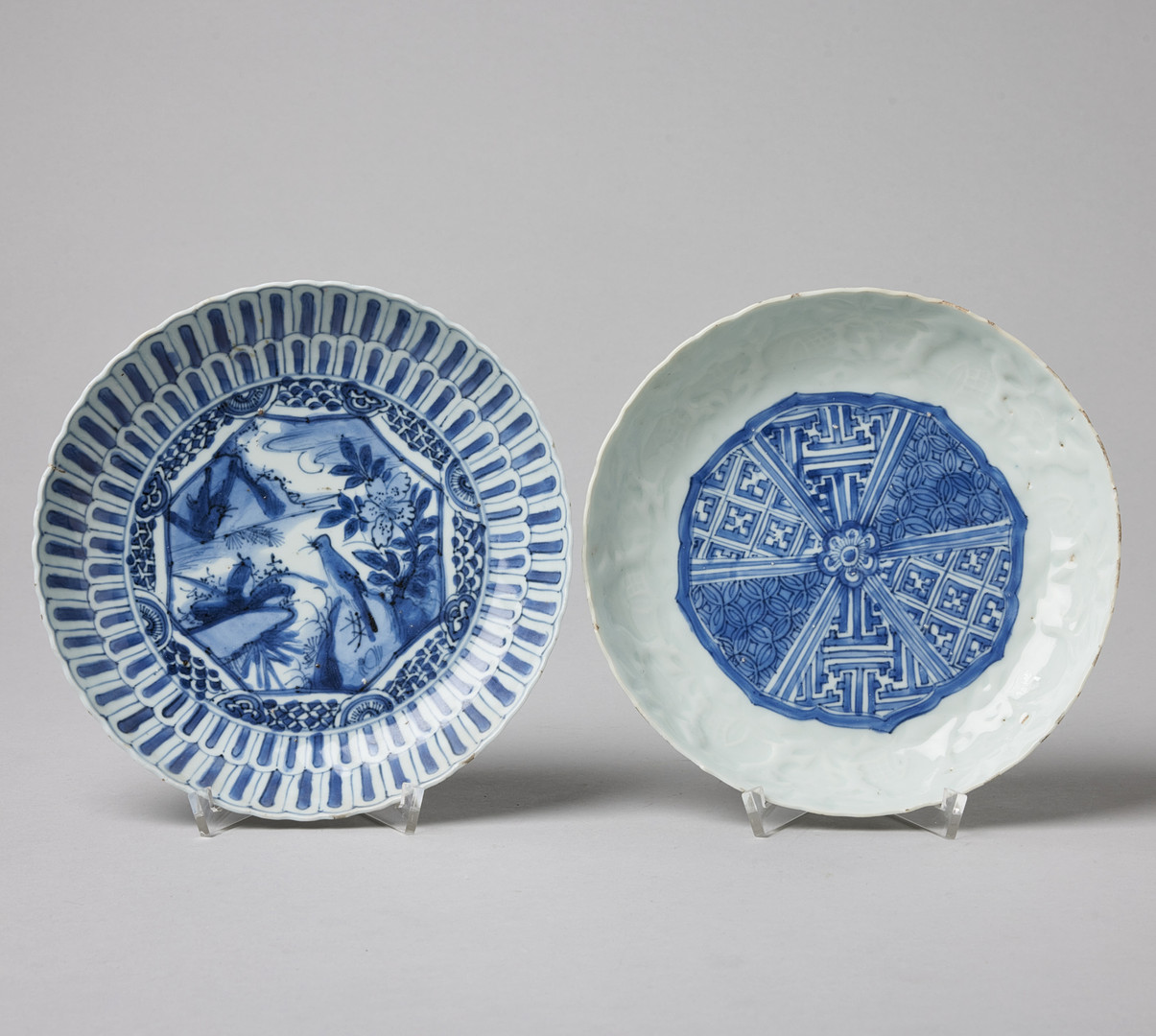 FIVE MOULDED BLUE AND WHITE SAUCER DISHES.