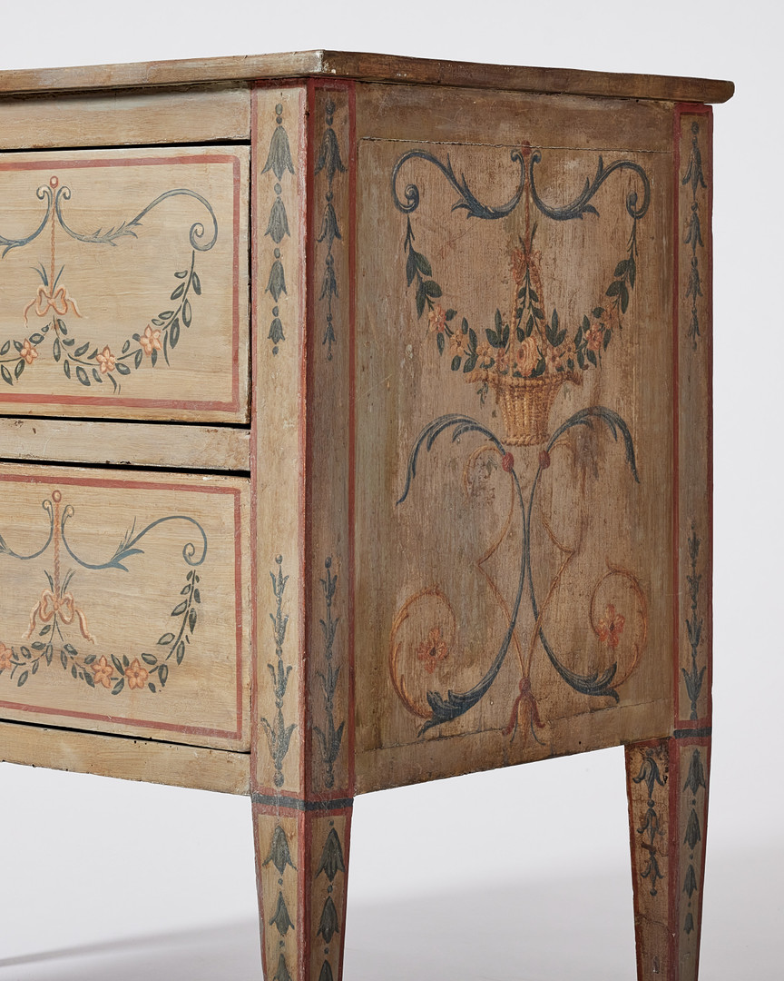 BYRÅ, Louis XVI, Italien 1800-talets början, stomme lövträ, sannolikt delvis originalmålning av växtornamentik.