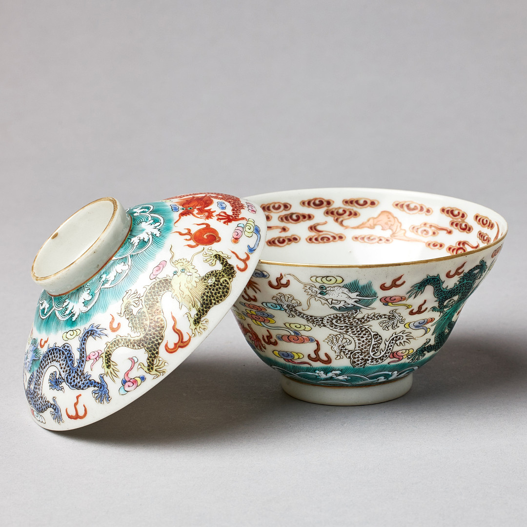 A FAMILLE ROSE 'DRAGONS' BOWL AND COVER.