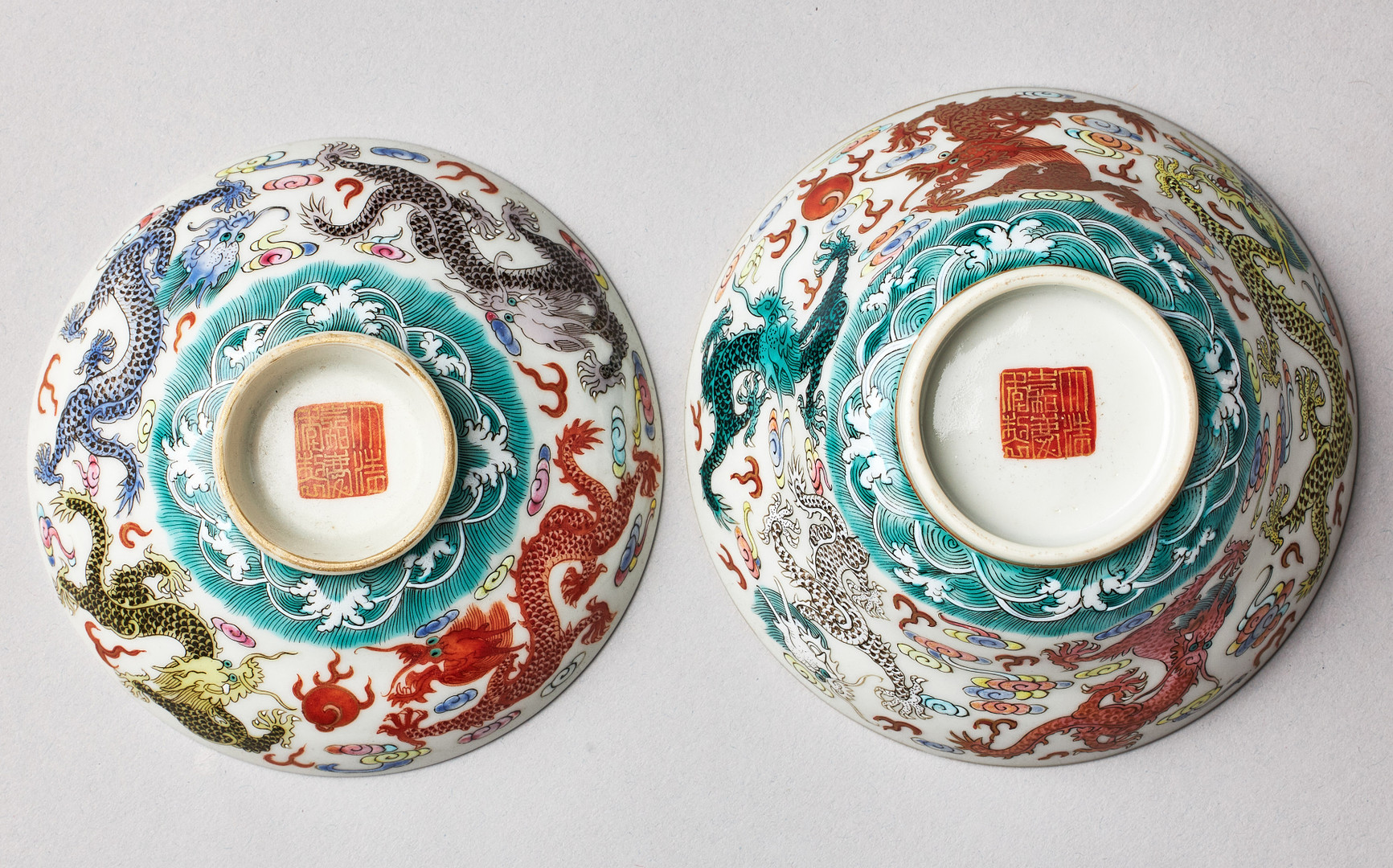 A FAMILLE ROSE 'DRAGONS' BOWL AND COVER.