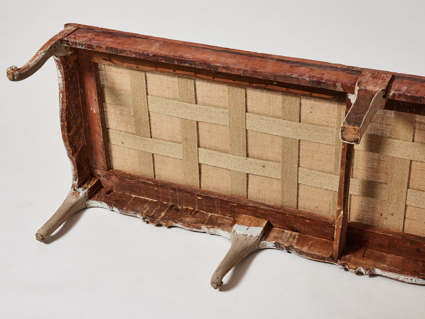 BÄNK, stockholmsarbete i rokoko, 1700-talets andra hälft, träskuren dekor.