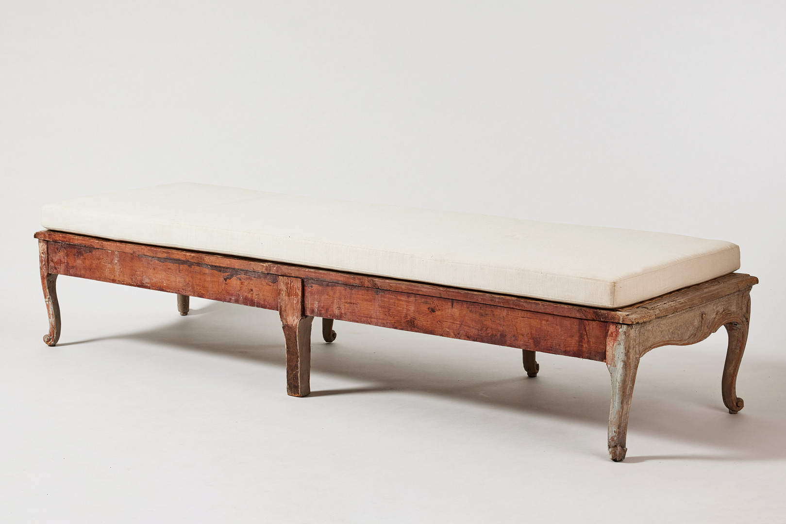 BÄNK, stockholmsarbete i rokoko, 1700-talets andra hälft, träskuren dekor.