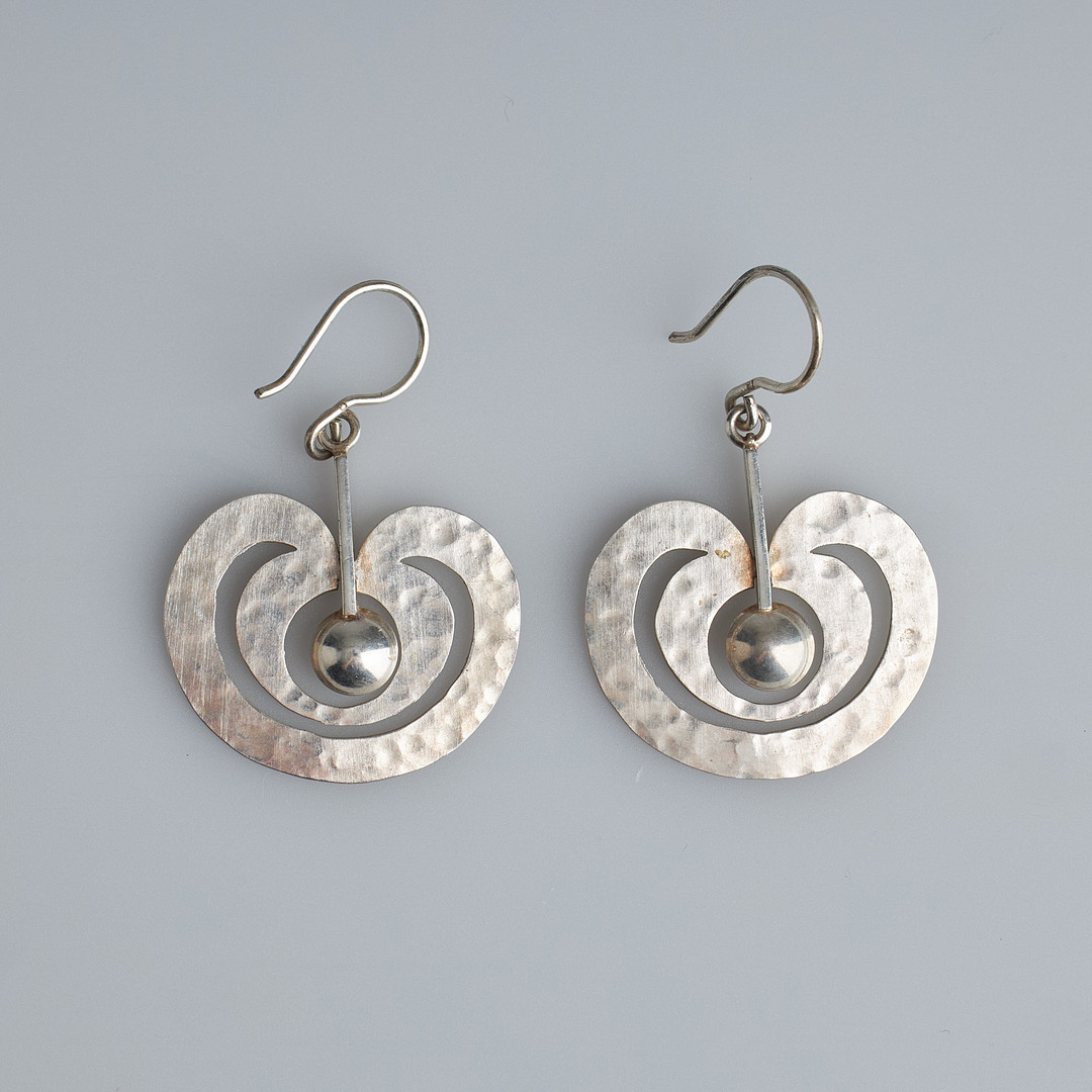 TAPIO WIRKKALA. ÖRHÄNGEN, Äppel, silver, Kultakeskus, 1970-tal.