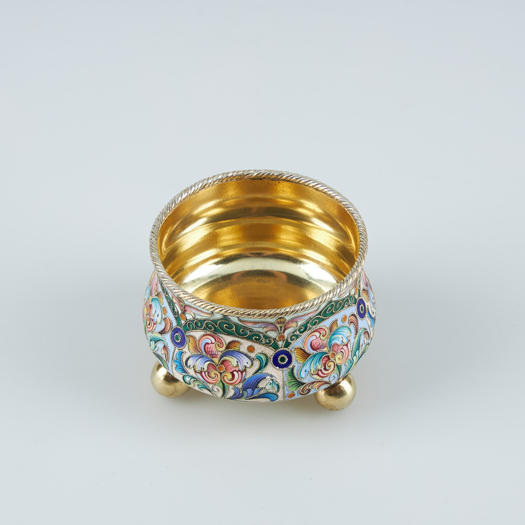 SALTKAR, förgyllt silver, cloisonné emalj. Feodor Rückert, Ryssland, 1896-1908.