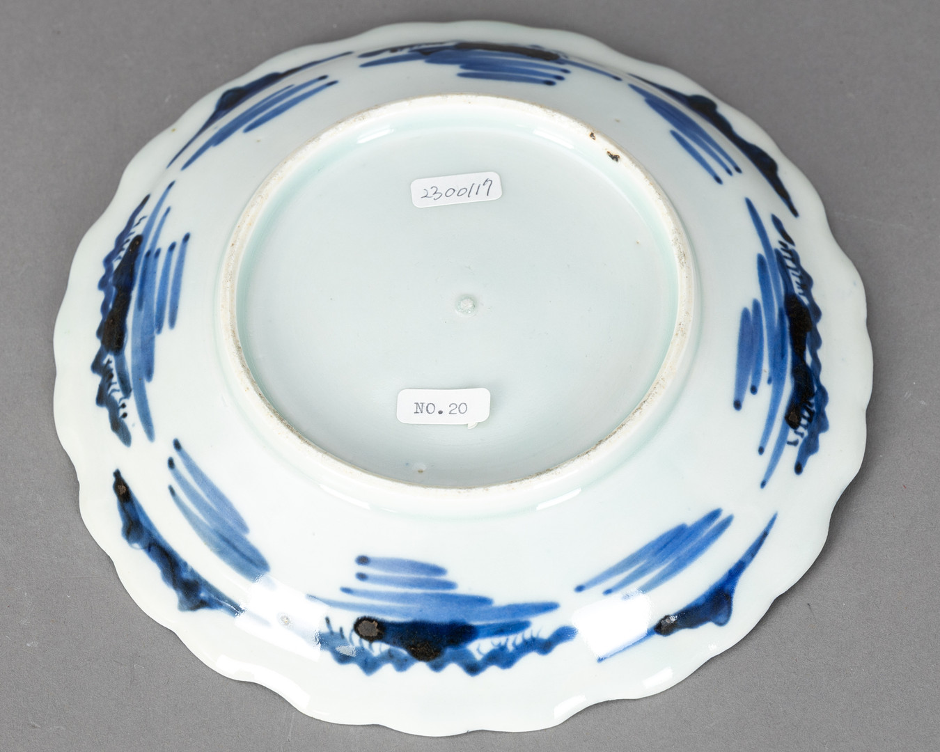 Blauweiße Schale im chinesischen Stil, Ko-Imari, 19. Jh.