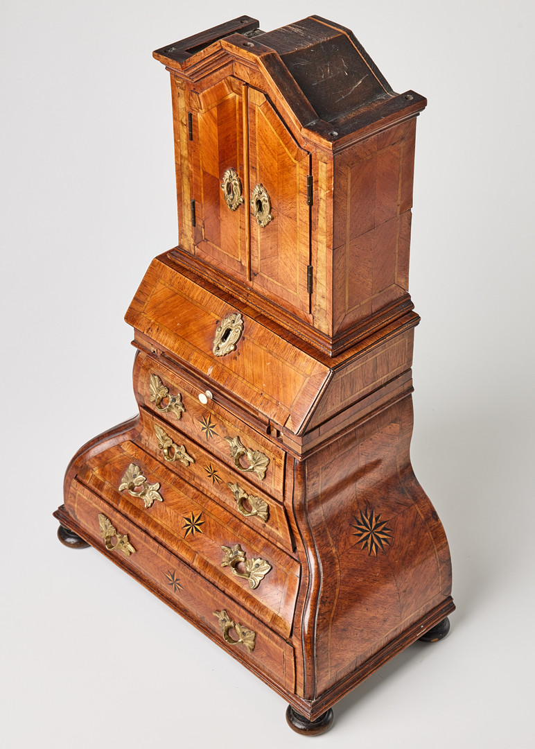 MINIATYRSKÅP, senbarock, 1700-tal, tvådelat, fanerat med olika träslag, beslag i mässing.