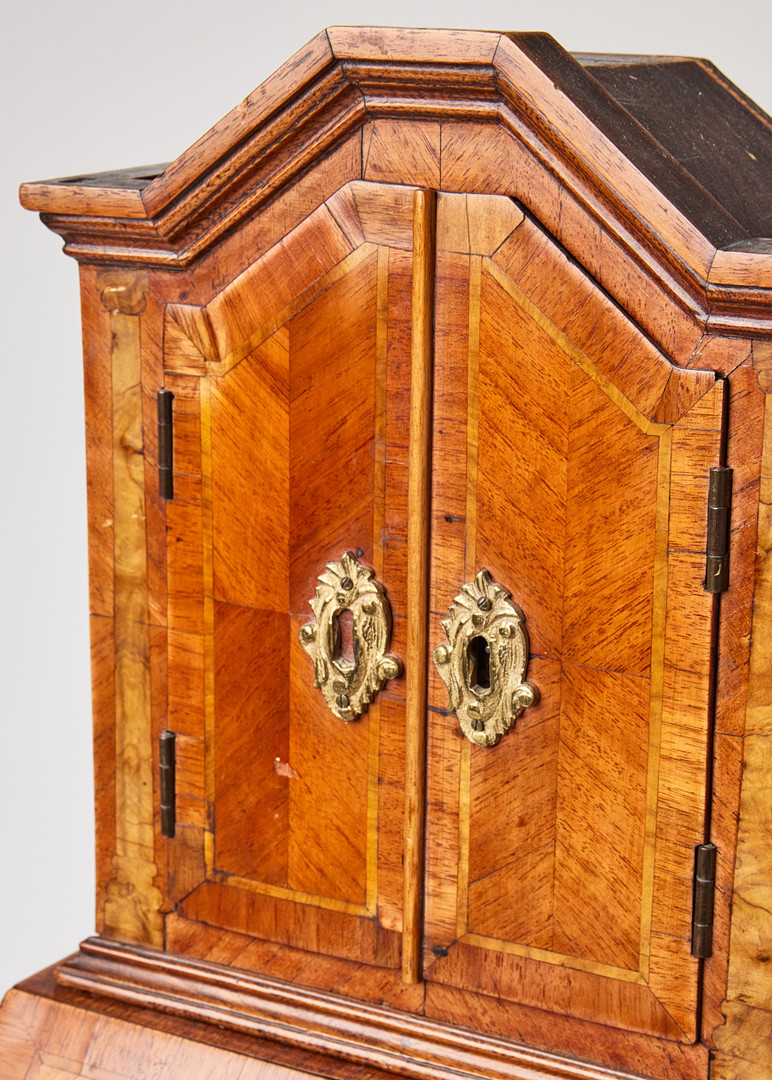 MINIATYRSKÅP, senbarock, 1700-tal, tvådelat, fanerat med olika träslag, beslag i mässing.