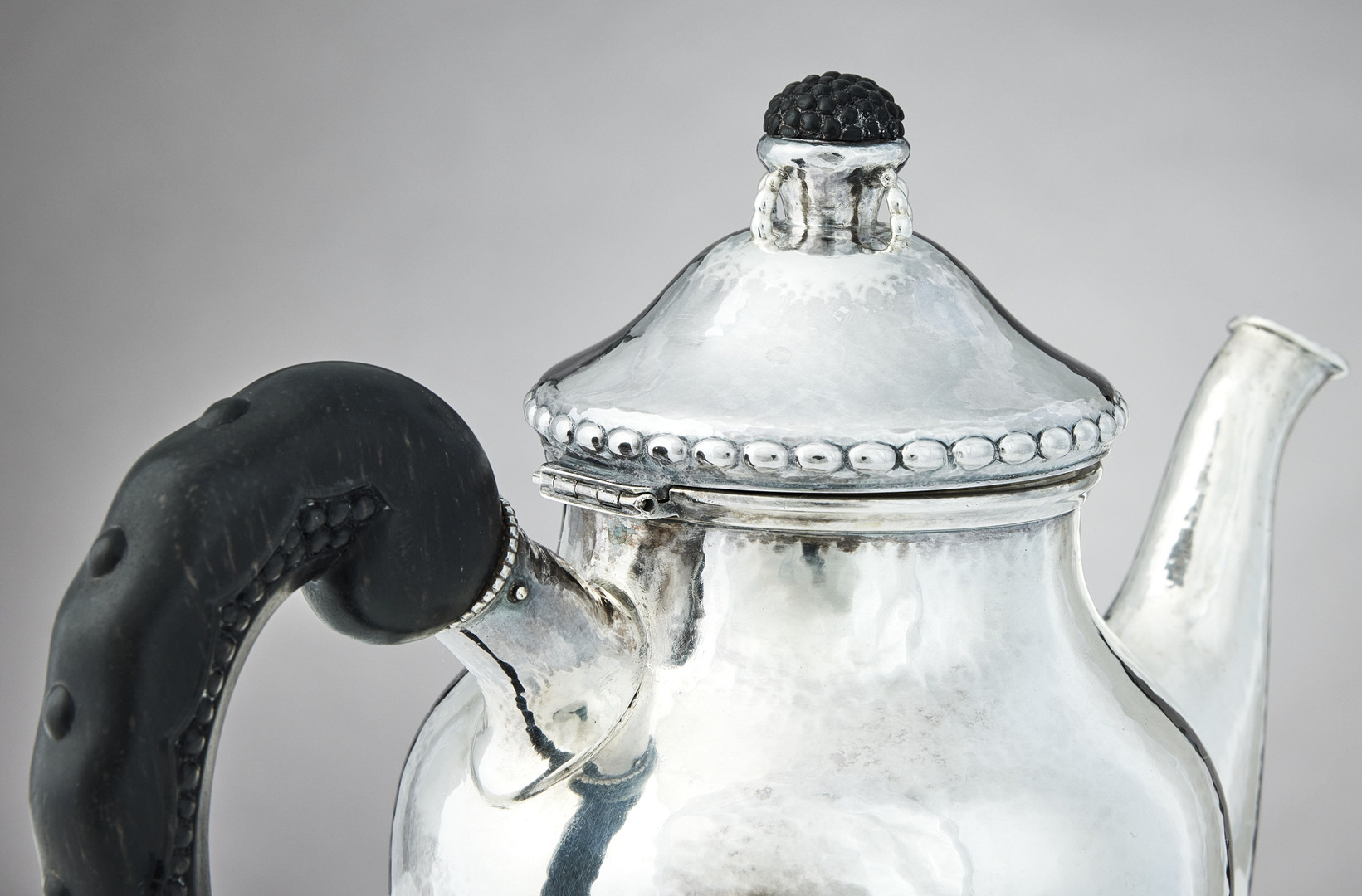 CG HALLBERG. Kaffe- och teservis, fyra delar, silver, Stockholm 1919-1921. Jugend.