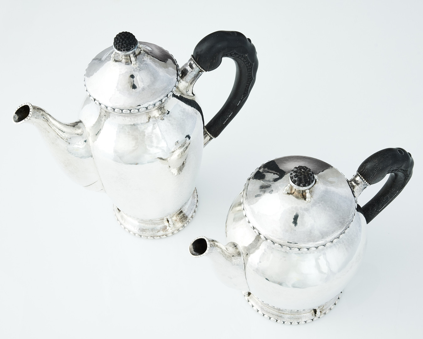 CG HALLBERG. Kaffe- och teservis, fyra delar, silver, Stockholm 1919-1921. Jugend.